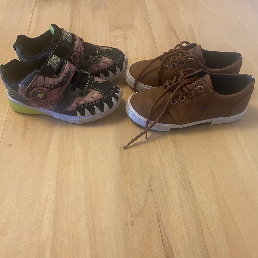 2 Pairs Lot of kids shoes Size 11 Jurassic World Light up & Nautica Dress Shoes